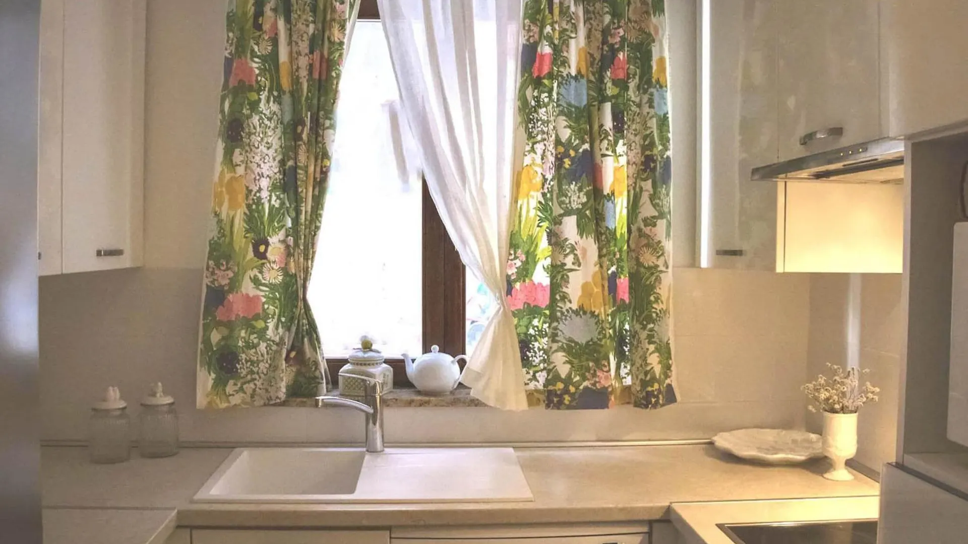 Luxury Suite Jasmin-Two Bedroom Suite With Hot Tub Split 0*,