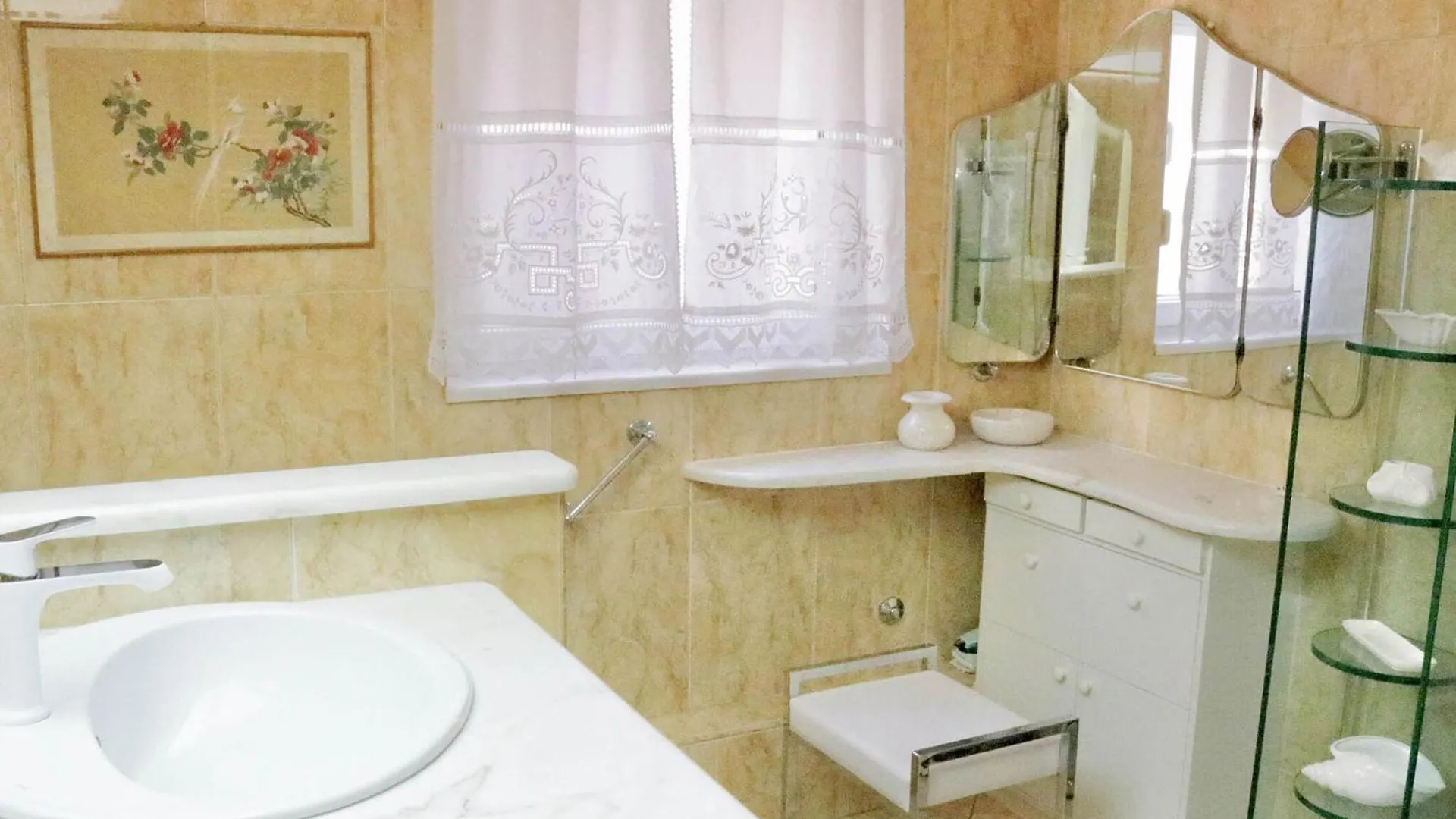 Luxury Suite Jasmin-Two Bedroom Suite With Hot Tub Split
